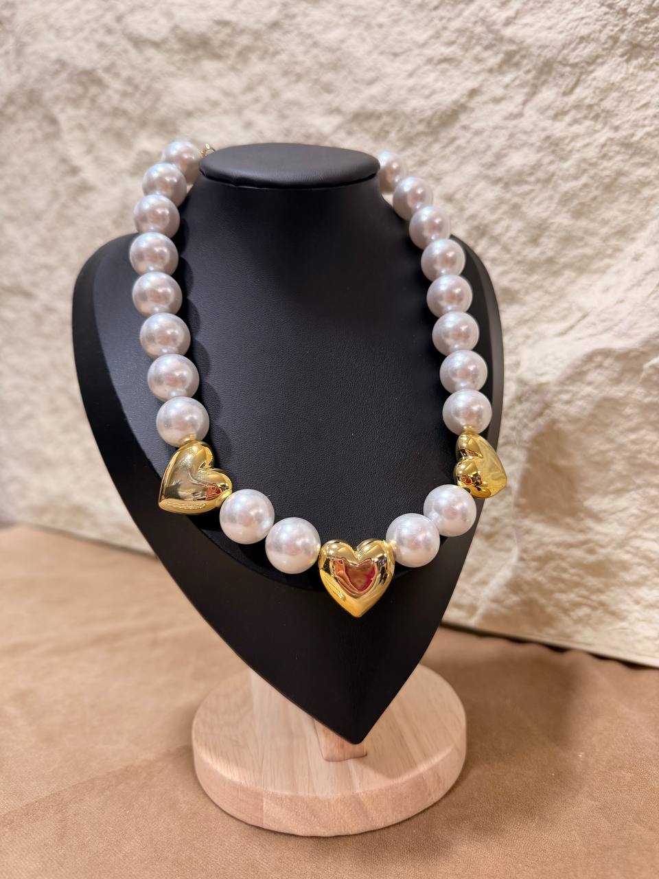 Collana Perle con Tre Cuori Lucidi – Confezione da 12 Pezzi