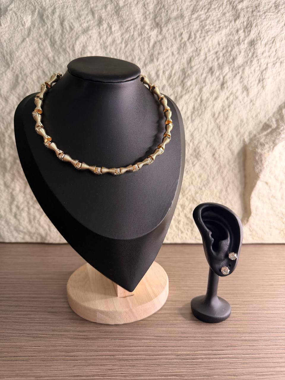 Set Parure Choker Tubolare con Orecchini – Confezione da 24 Pezzi