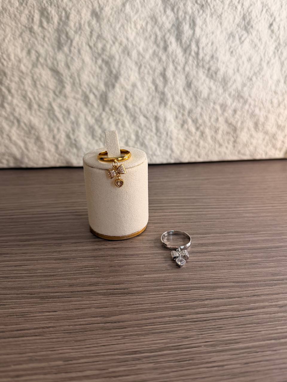 Anello Charms Fiocco e Cuore con Punti Luce – Confezione da 12 Pezzi