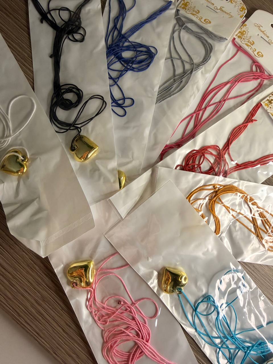 Collana Cordini con Cuore Bombato – Confezione da 12 Pezzi