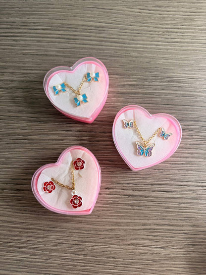 Set Collana e Orecchini Smaltati con Scatolina Cuore – Confezione da 24 Pezzi