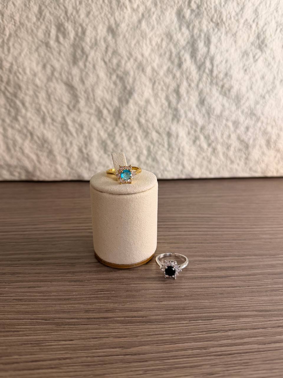 Anello Halo a Fiore con Pietra Centrale – Confezione da 11 Pezzi